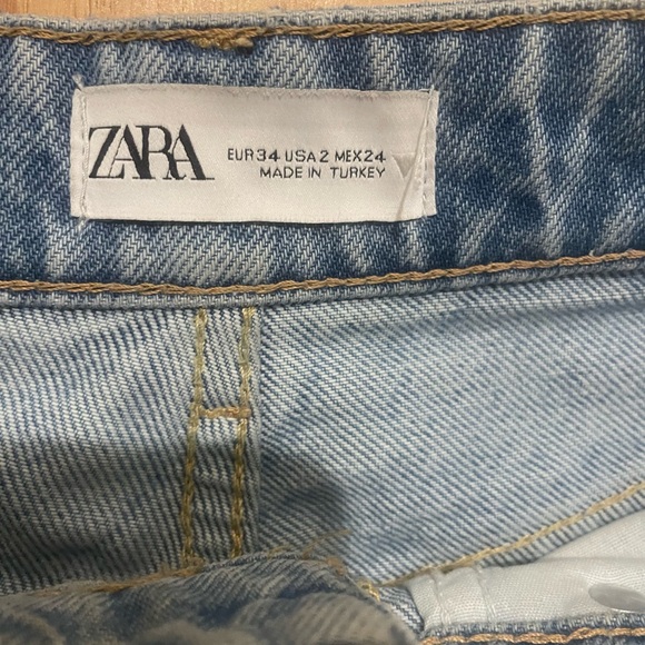 Zara Distressed High Rise Ripped Jeans! - Picture 3 of 4